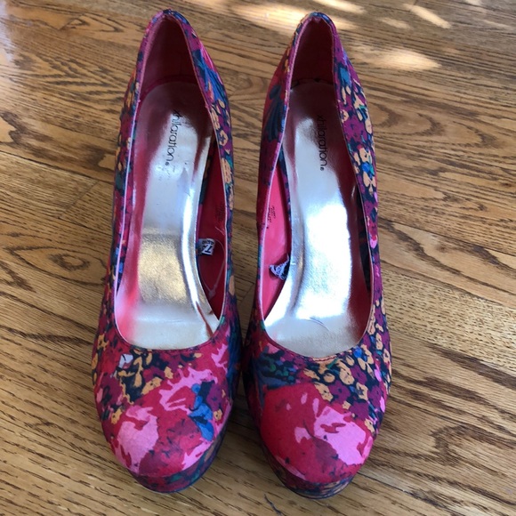 XHILARATION Floral Pumps - Picture 2 of 7